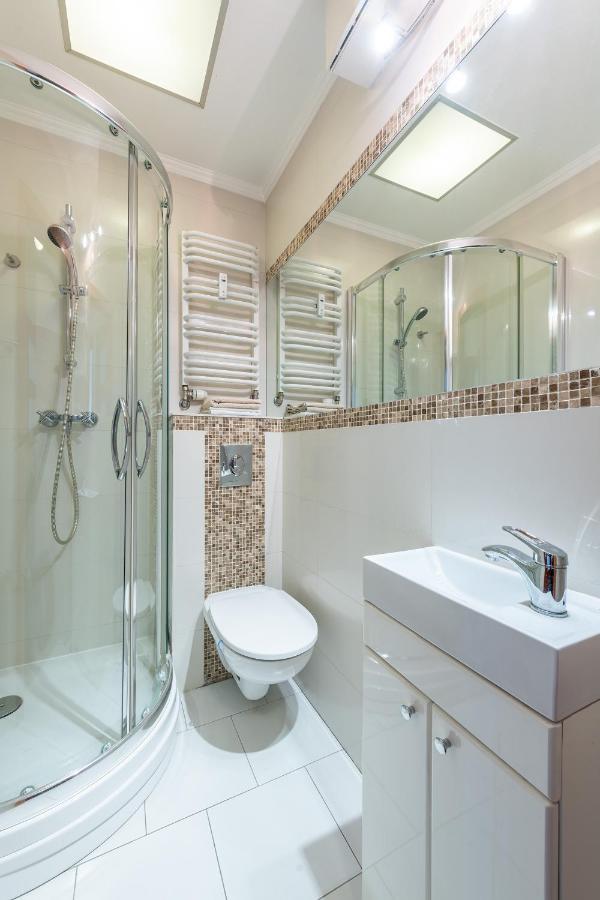 Bukowinska 12 Prywatne Mieszkanie 80M2 Z Dwiema Sypialniami I Balkonem 2X Bezplatne Miejsca Parkingowe Samodzielne Zameldowanie! Private Garage! Self Check-In System! Varšava Exteriér fotografie